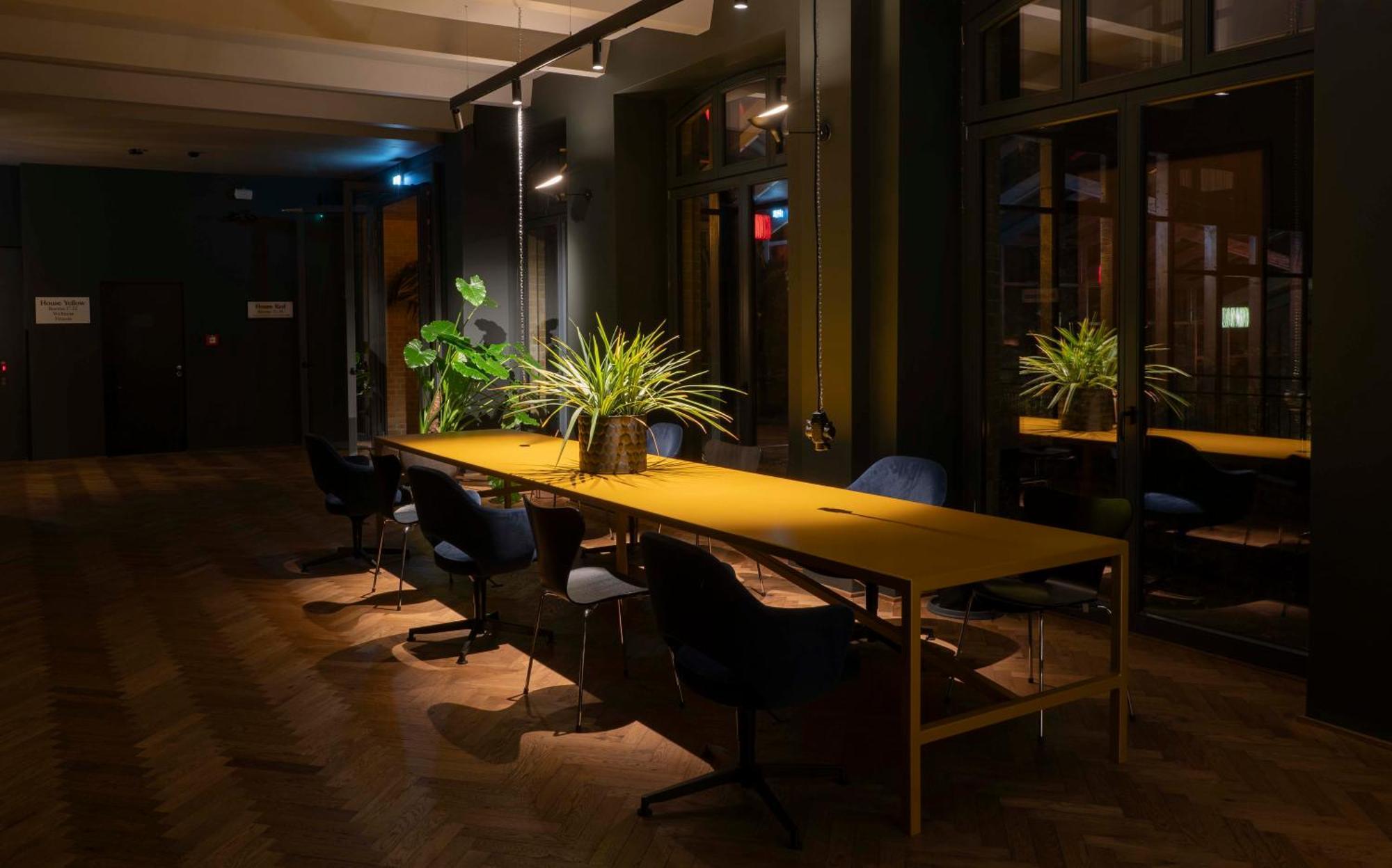 Sly Hotel