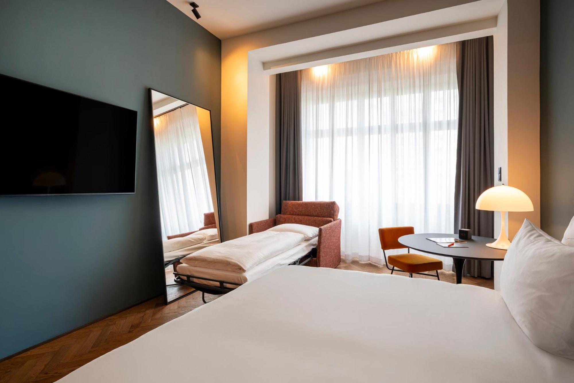 Sly Hotel